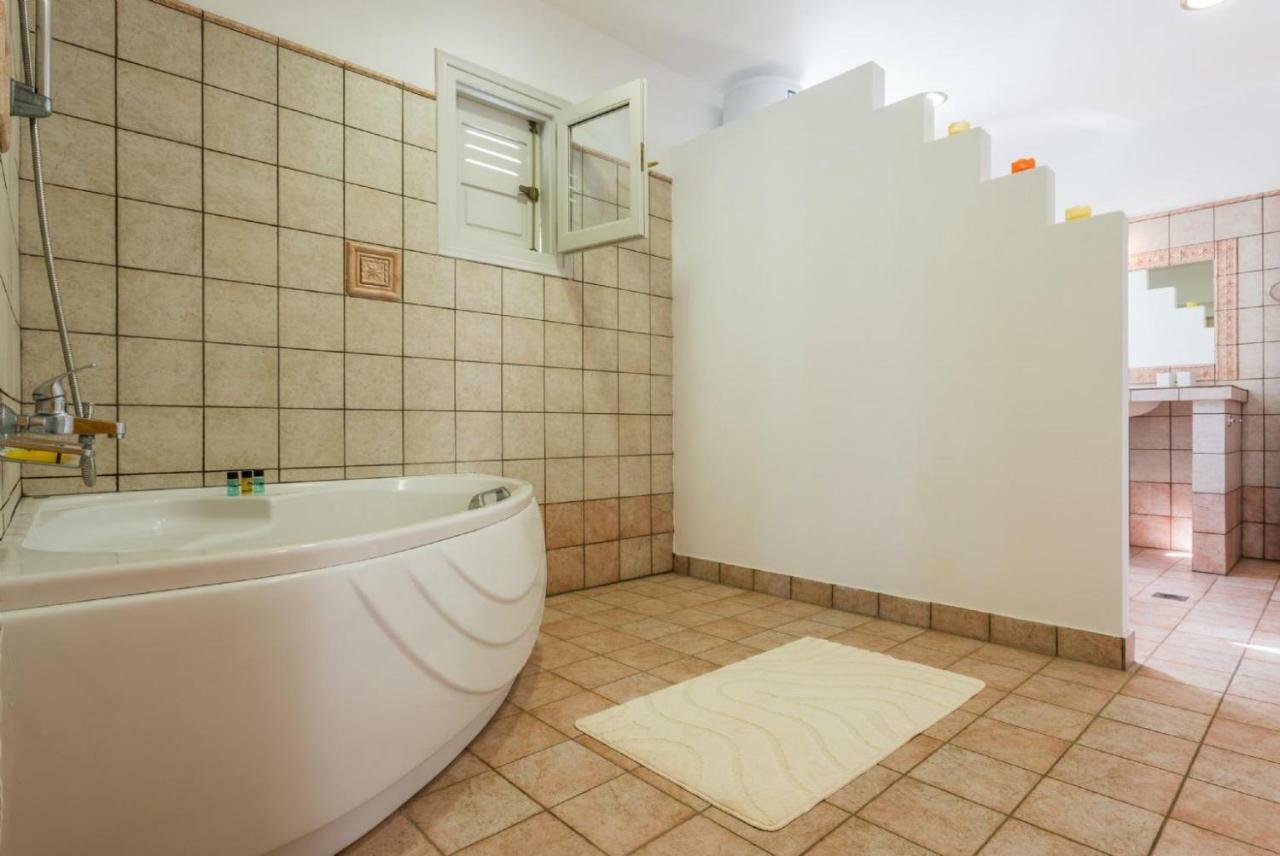 Villa Tassoula Isomata Екстериор снимка