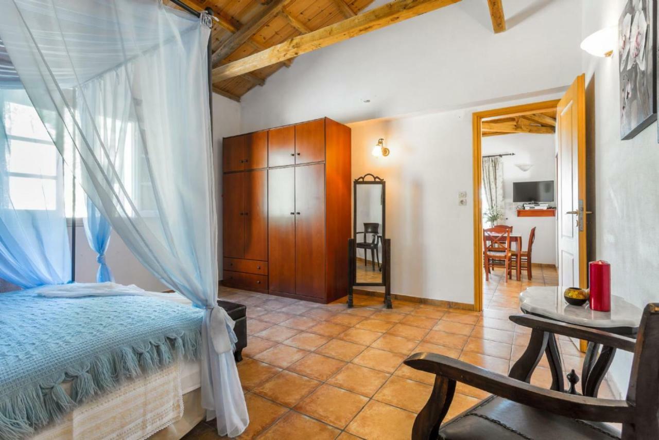 Villa Tassoula Isomata Екстериор снимка