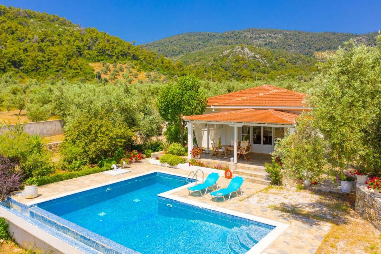 Villa Tassoula Isomata Екстериор снимка