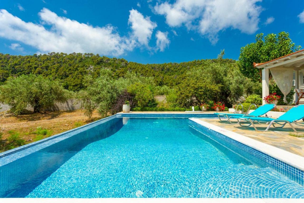 Villa Tassoula Isomata Екстериор снимка