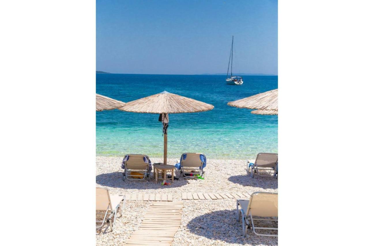Villa Tassoula Isomata Екстериор снимка