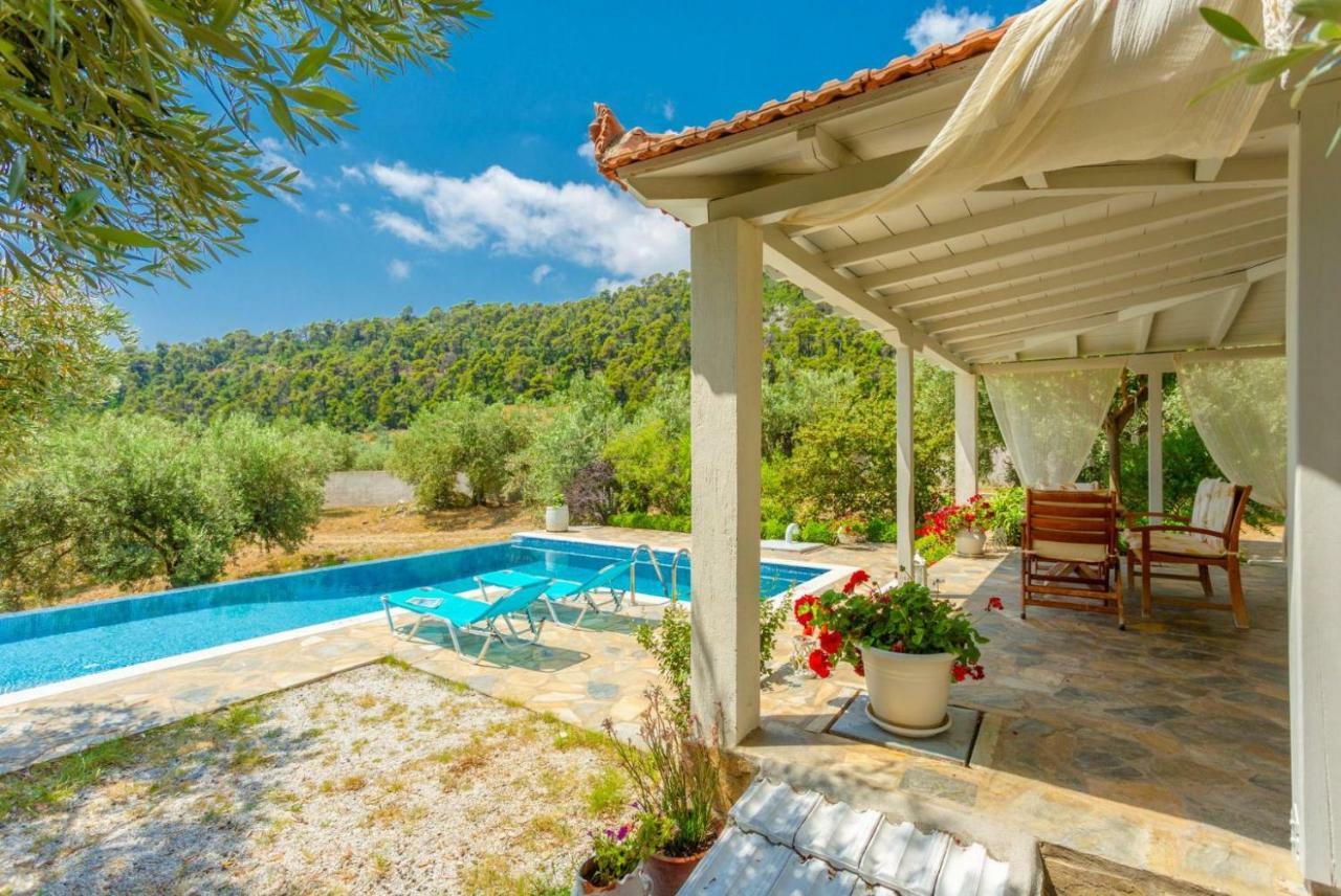 Villa Tassoula Isomata Екстериор снимка