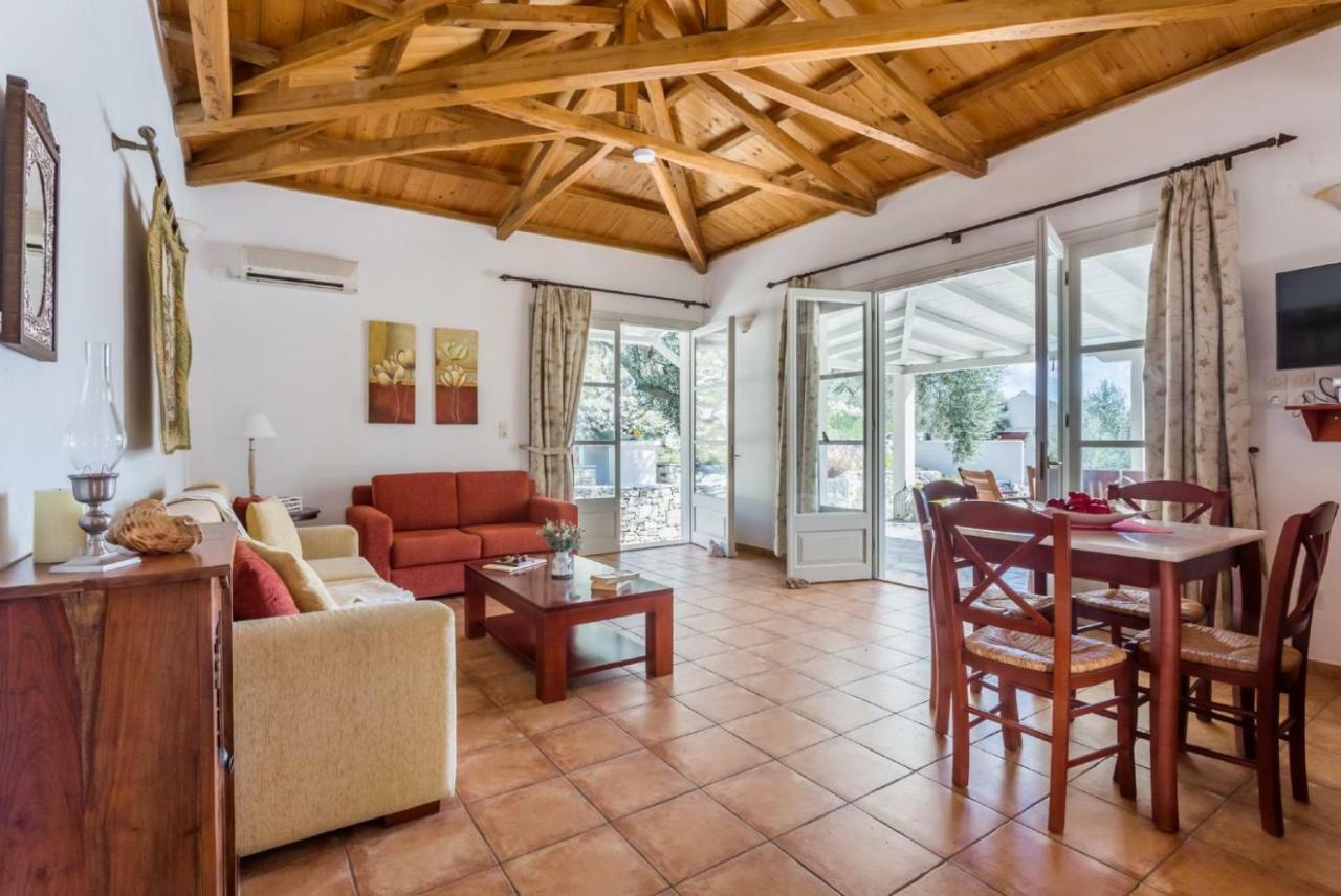 Villa Tassoula Isomata Екстериор снимка