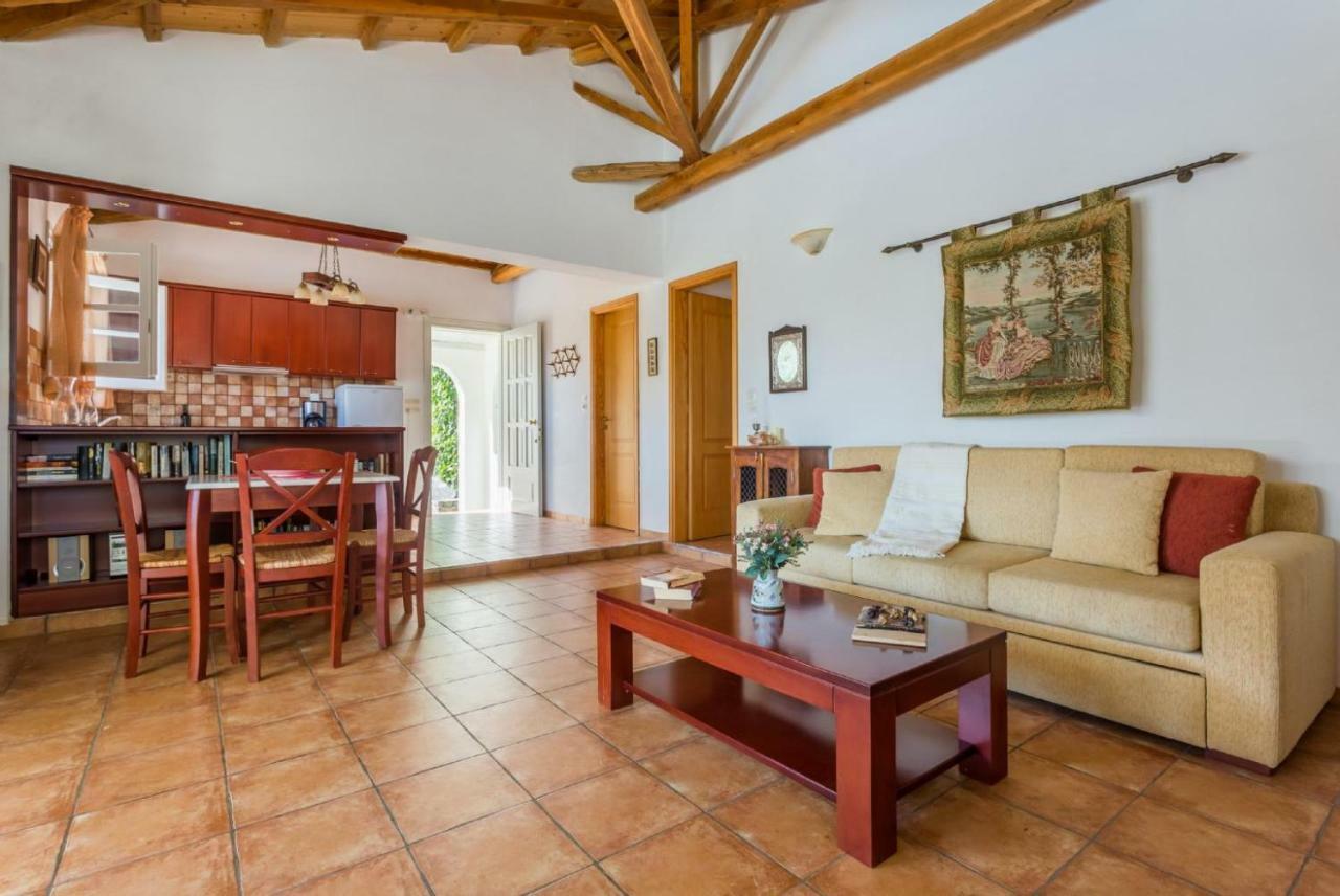 Villa Tassoula Isomata Екстериор снимка