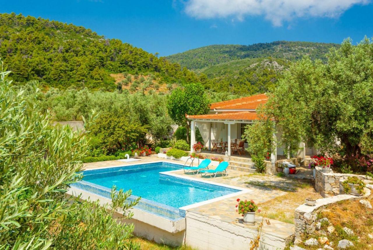 Villa Tassoula Isomata Екстериор снимка