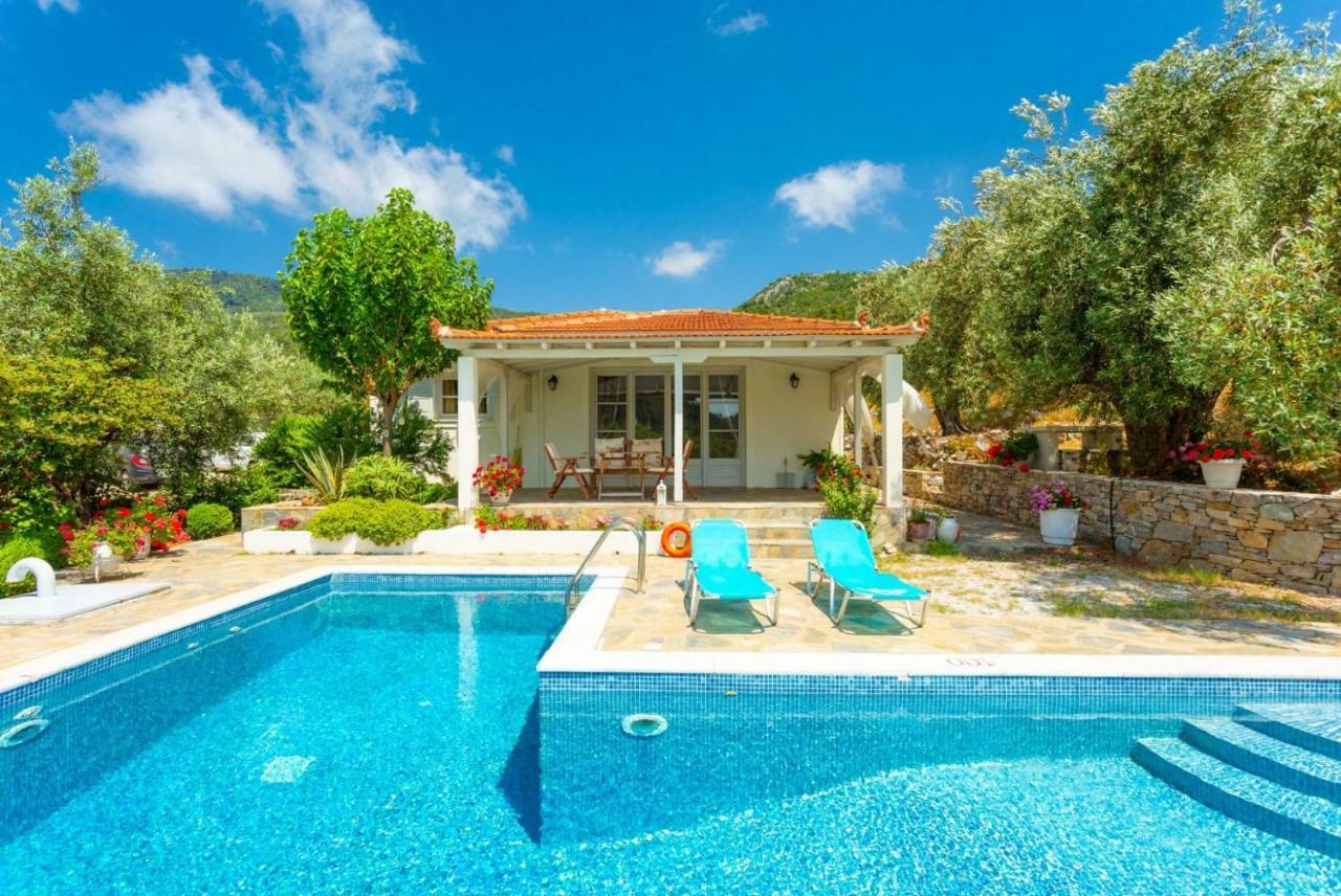 Villa Tassoula Isomata Екстериор снимка