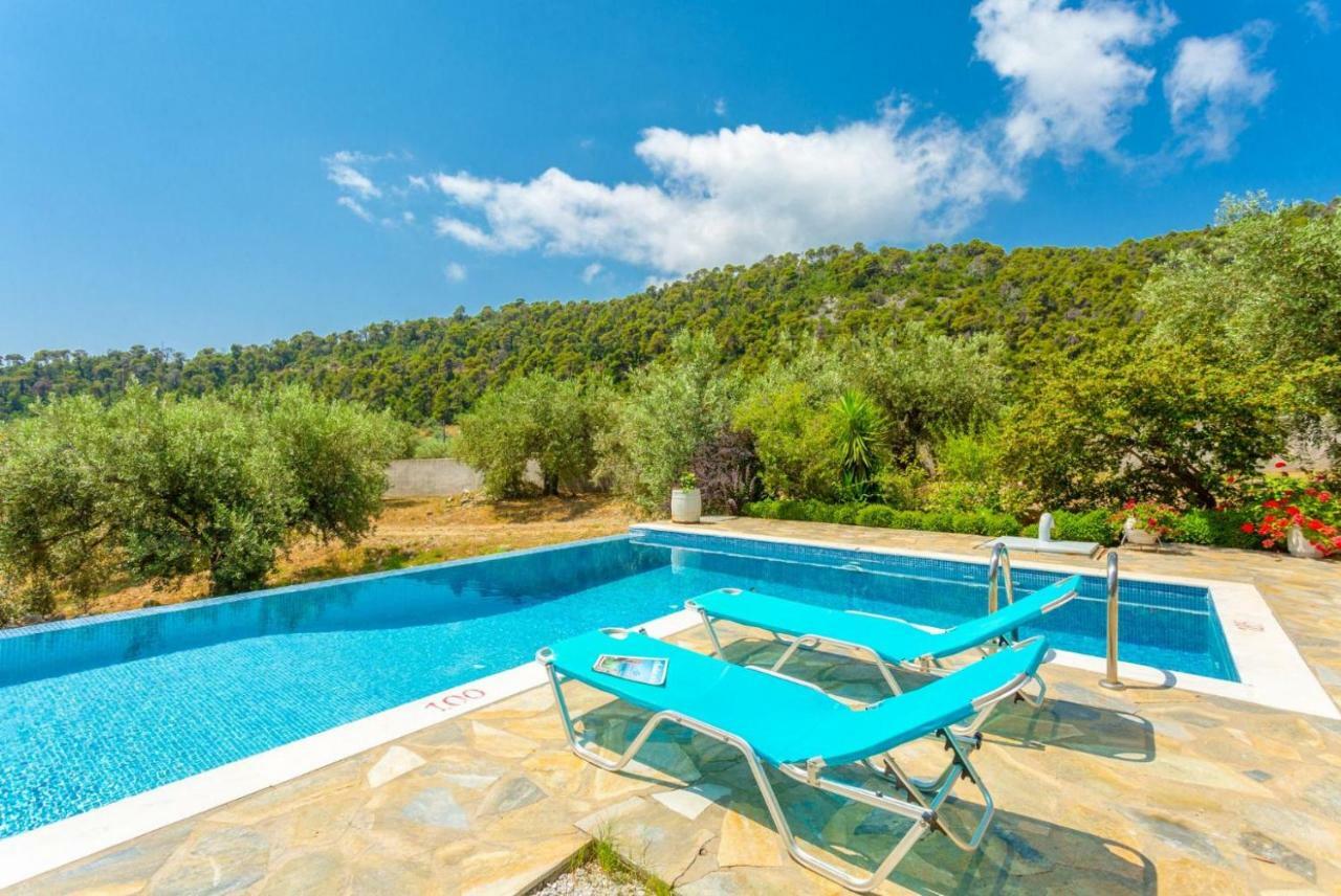 Villa Tassoula Isomata Екстериор снимка