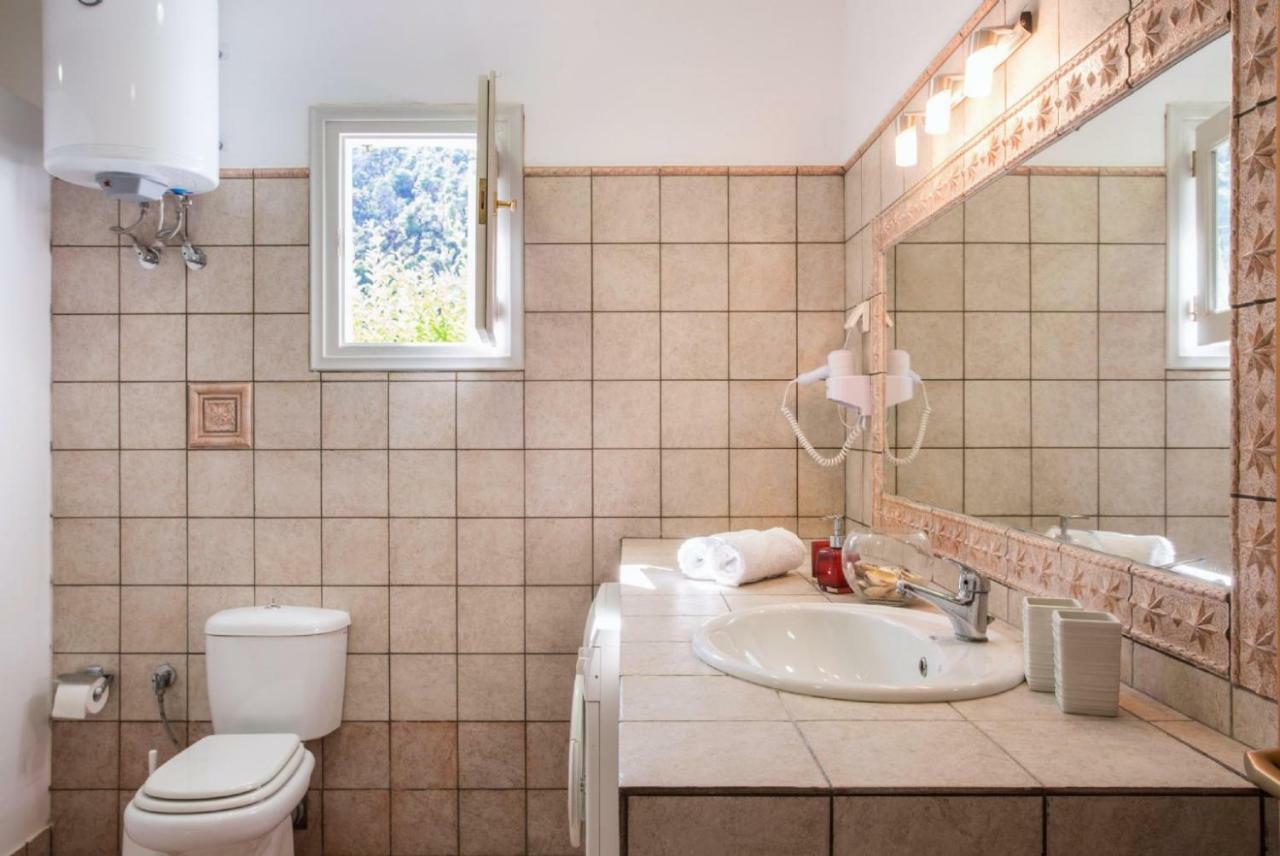 Villa Tassoula Isomata Екстериор снимка