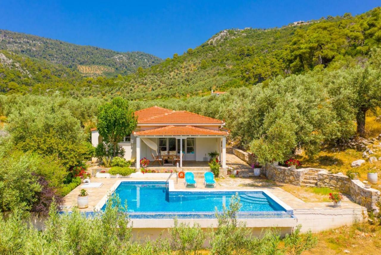 Villa Tassoula Isomata Екстериор снимка